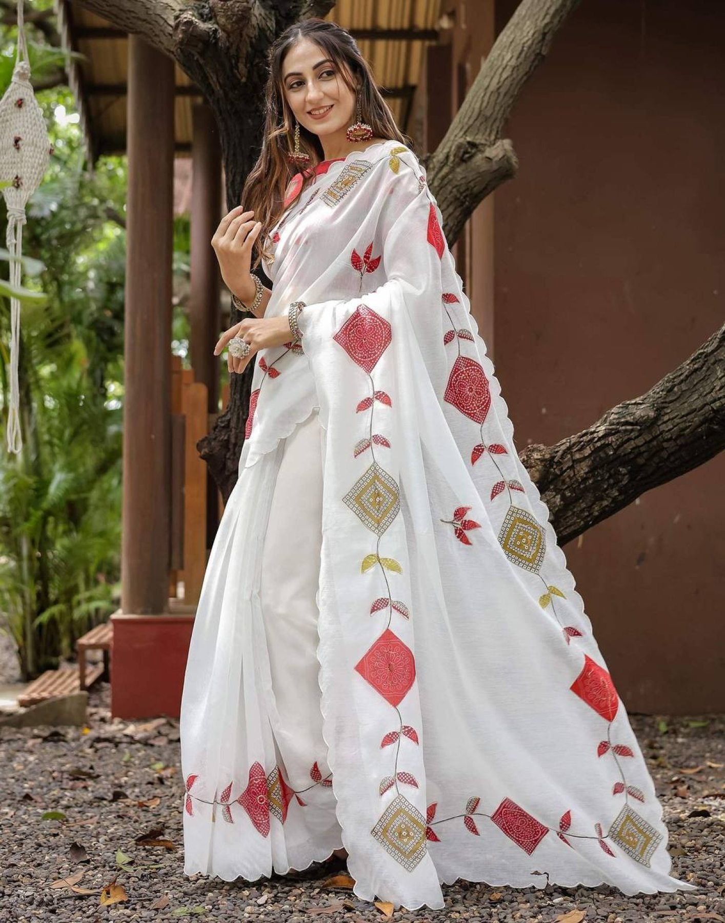 White Cotton Saree - blouse and border close-up