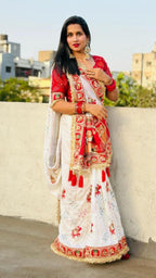 White Vichitra Saree - pallu design detail