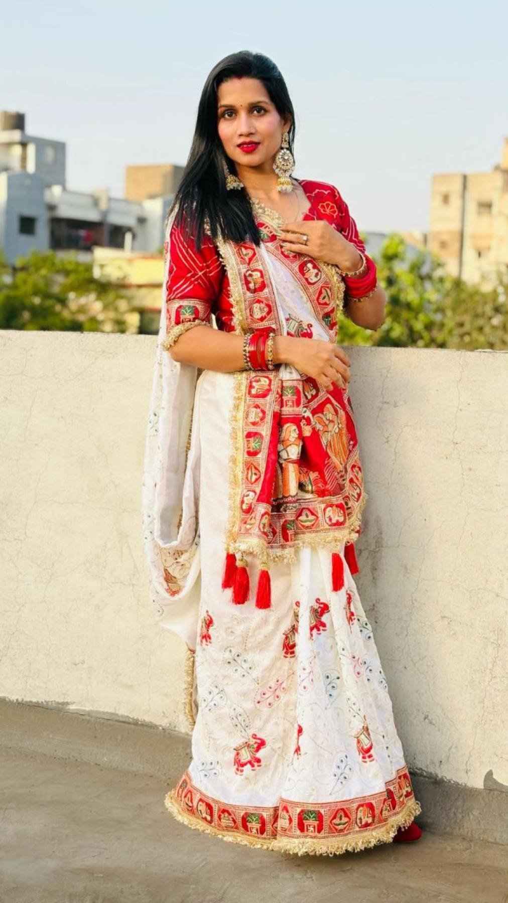 White Vichitra Saree - pallu design detail